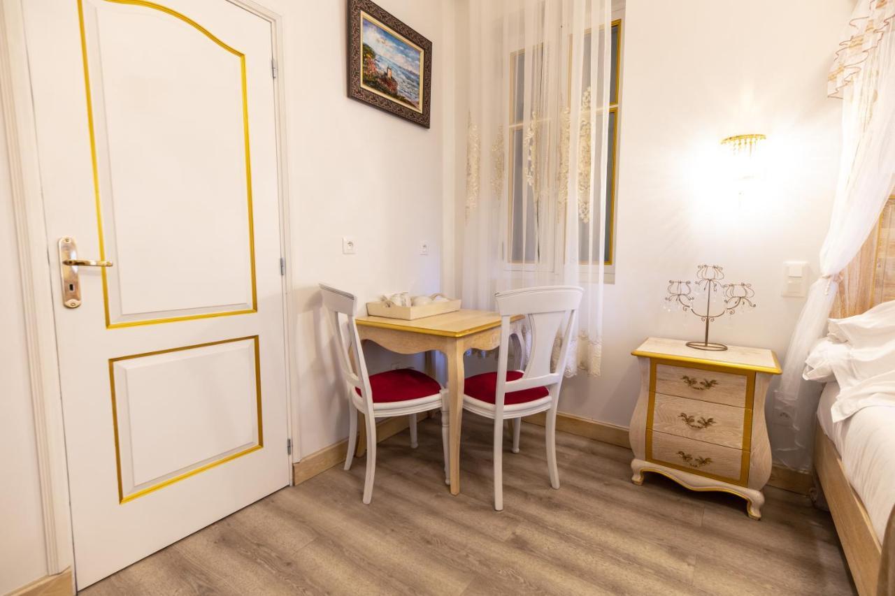 Chambre A Baldaquin Maison De L'Eglise Du Couvent Narbonne Eksteriør bilde